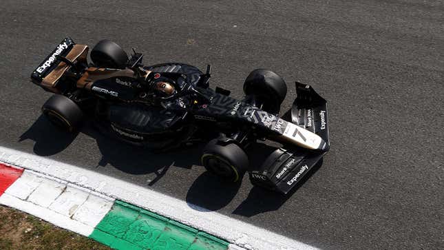 Ein Foto eines APX GP Formel-1-Wagens. 